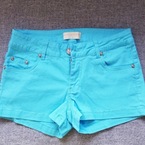 Adorable Levi's Cutoffs +1 - Picture 6 of 7